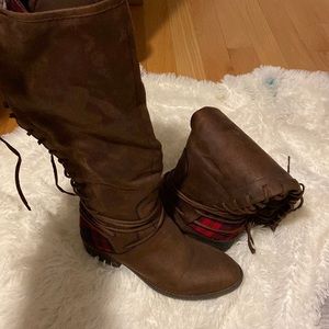 Boots with plaid print detailing on the back. Tie and zip